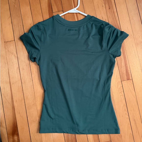 Green tshirt, skims material, 7 diamonds size x-small - Picture 2 of 2